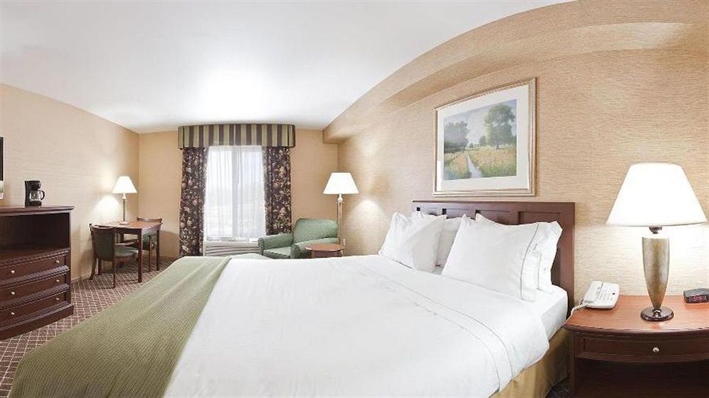 Holiday Inn Express & Suites Iron Mountain, An Ihg Hotel Exterior foto